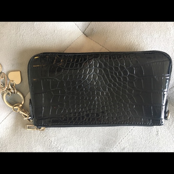 Clutch - Picture 2 of 2